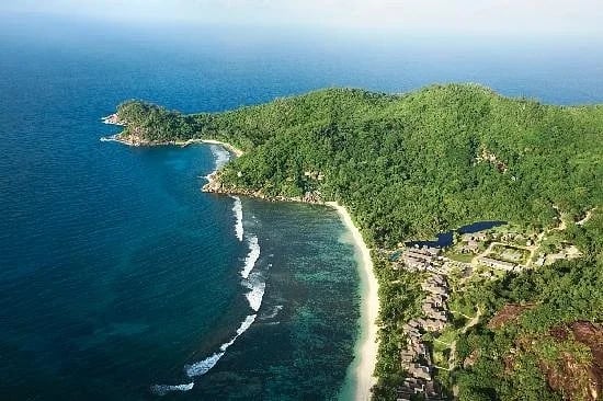 High aerial view of Anse Soleil coastline and deep blue Indian Ocean — Seychelles south Mahé at Maison Soleil, Anse Soleil, Seychelles